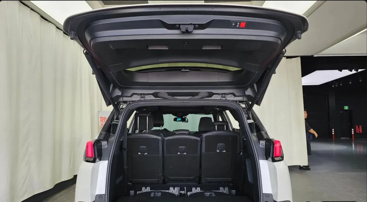 PEUGEOT 5008 2018