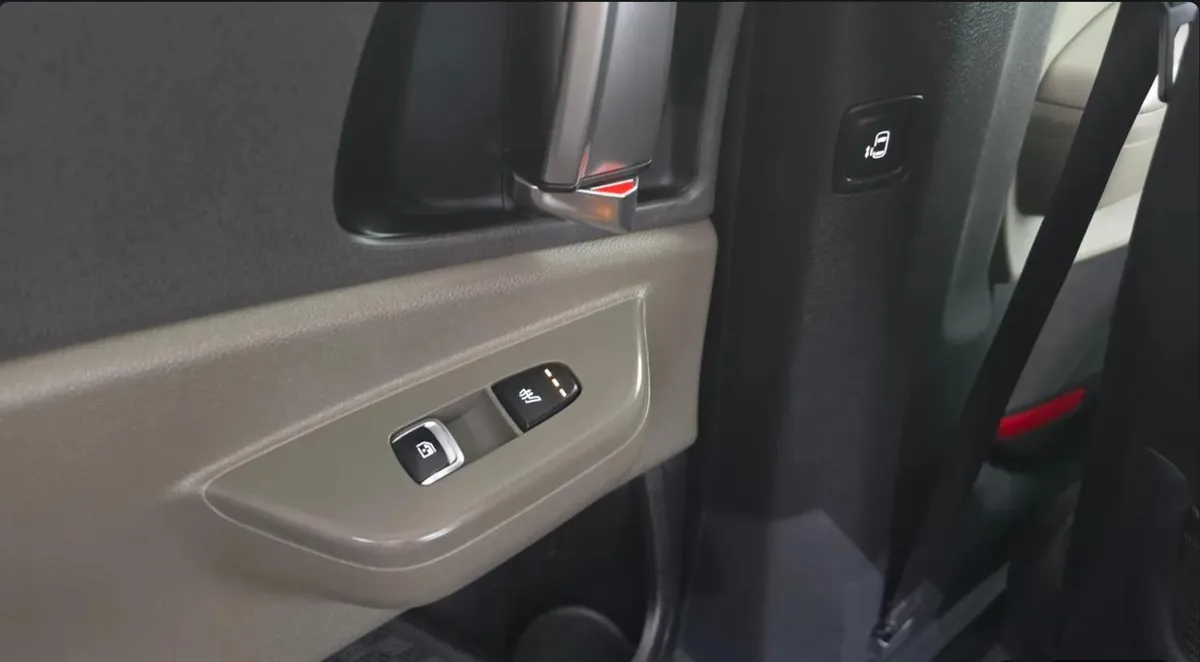 KIA CARNIVAL NOBLESSE 2023