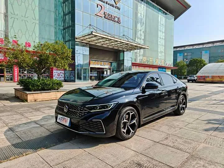 VOLKSWAGEN PASSAT LUXURY 2023