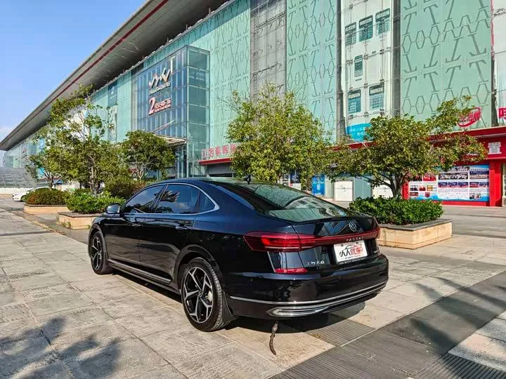 VOLKSWAGEN PASSAT LUXURY 2023