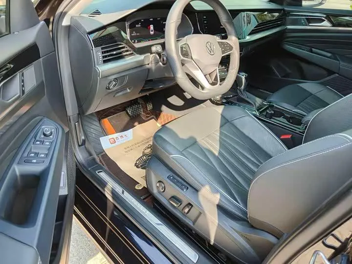 VOLKSWAGEN PASSAT LUXURY 2023