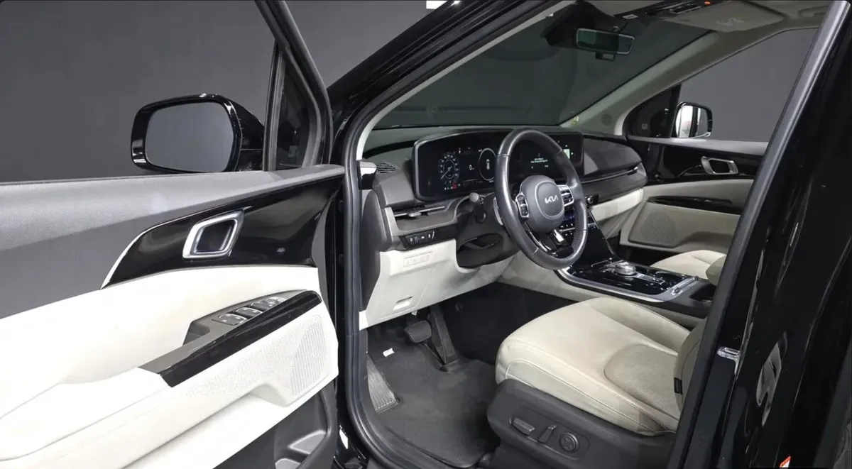 KIA CARNIVAL NOBLESSE 2023
