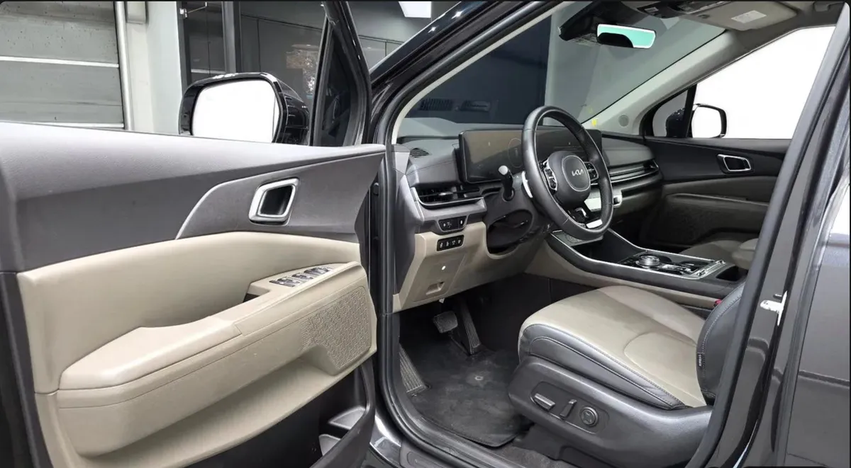 KIA CARNIVAL NOBLESSE 2023