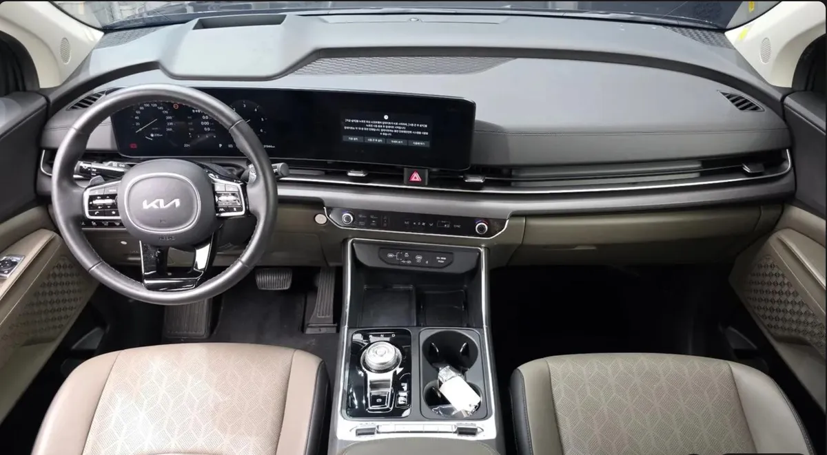 KIA CARNIVAL NOBLESSE 2023