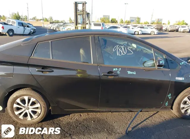 TOYOTA PRIUS 2022