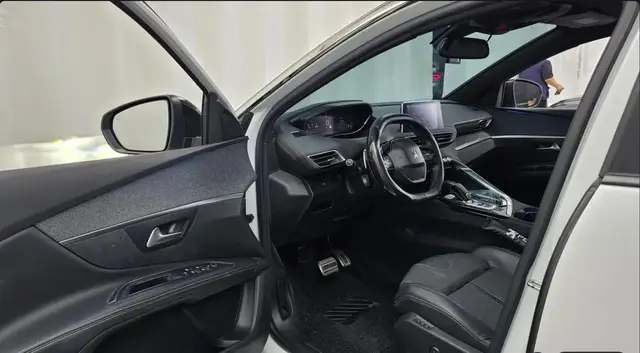 PEUGEOT 5008 2018