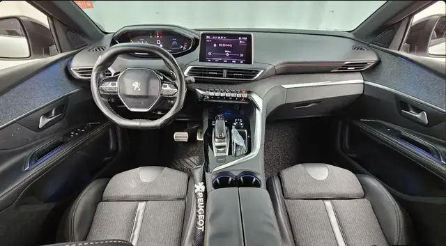 PEUGEOT 5008 2018