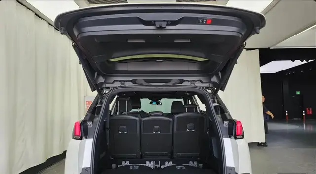 PEUGEOT 5008 2018
