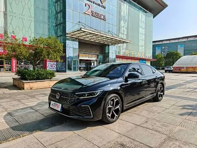 VOLKSWAGEN PASSAT LUXURY 2023