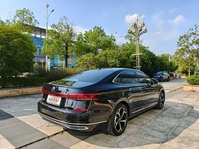 VOLKSWAGEN PASSAT LUXURY 2023
