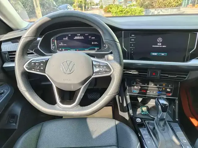 VOLKSWAGEN PASSAT LUXURY 2023
