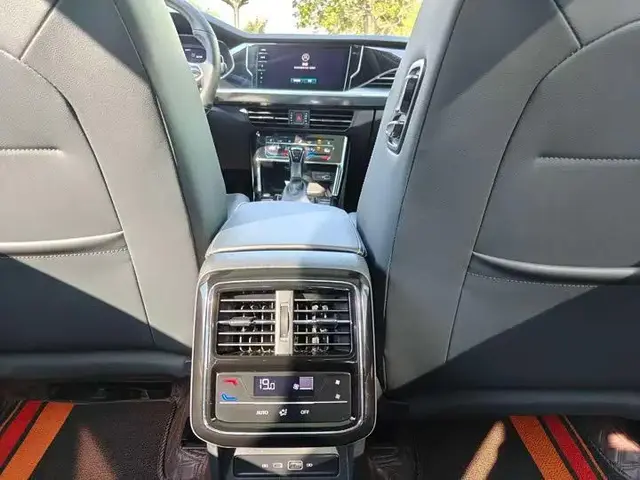 VOLKSWAGEN PASSAT LUXURY 2023