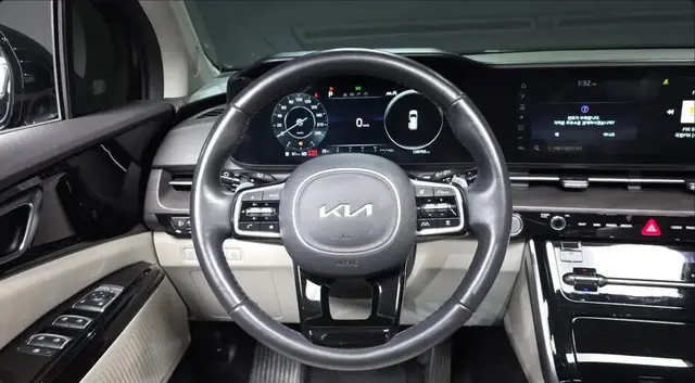 KIA CARNIVAL NOBLESSE 2023