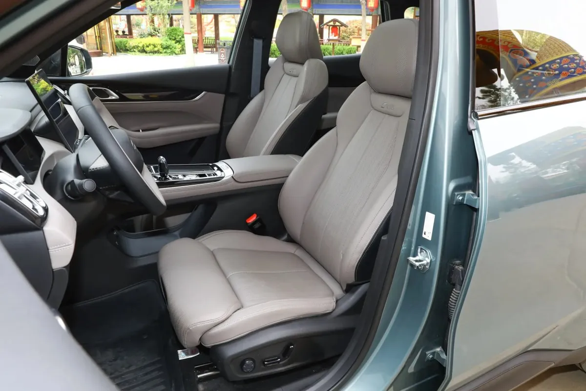 GEELY BOYUE L 2025