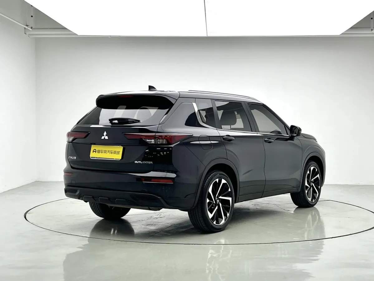 MITSUBISHI OUTLANDER PREMIUM 2023