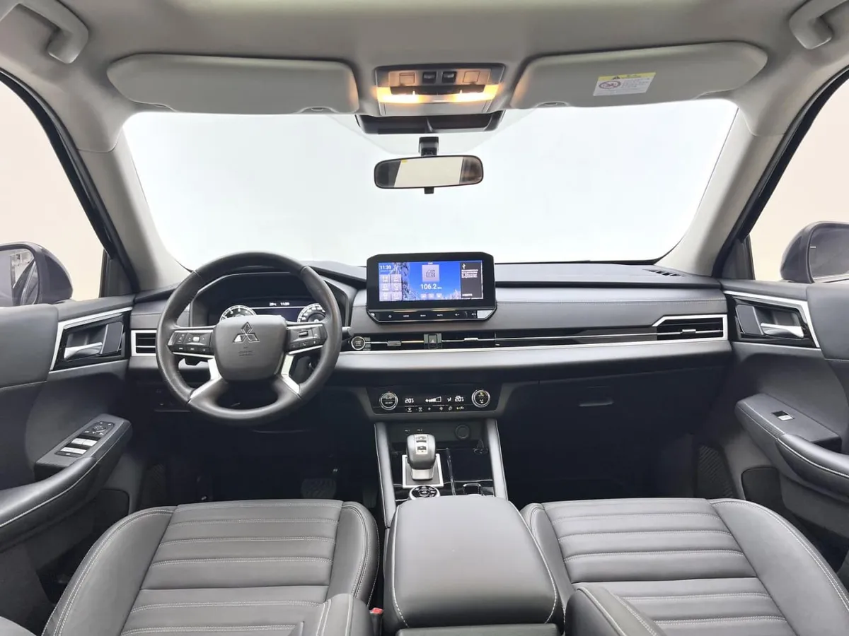 MITSUBISHI OUTLANDER PREMIUM 2023