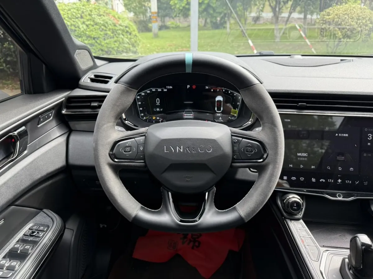 LYNK & CO 01 DARK 01 AWD DARK EDITION 2022
