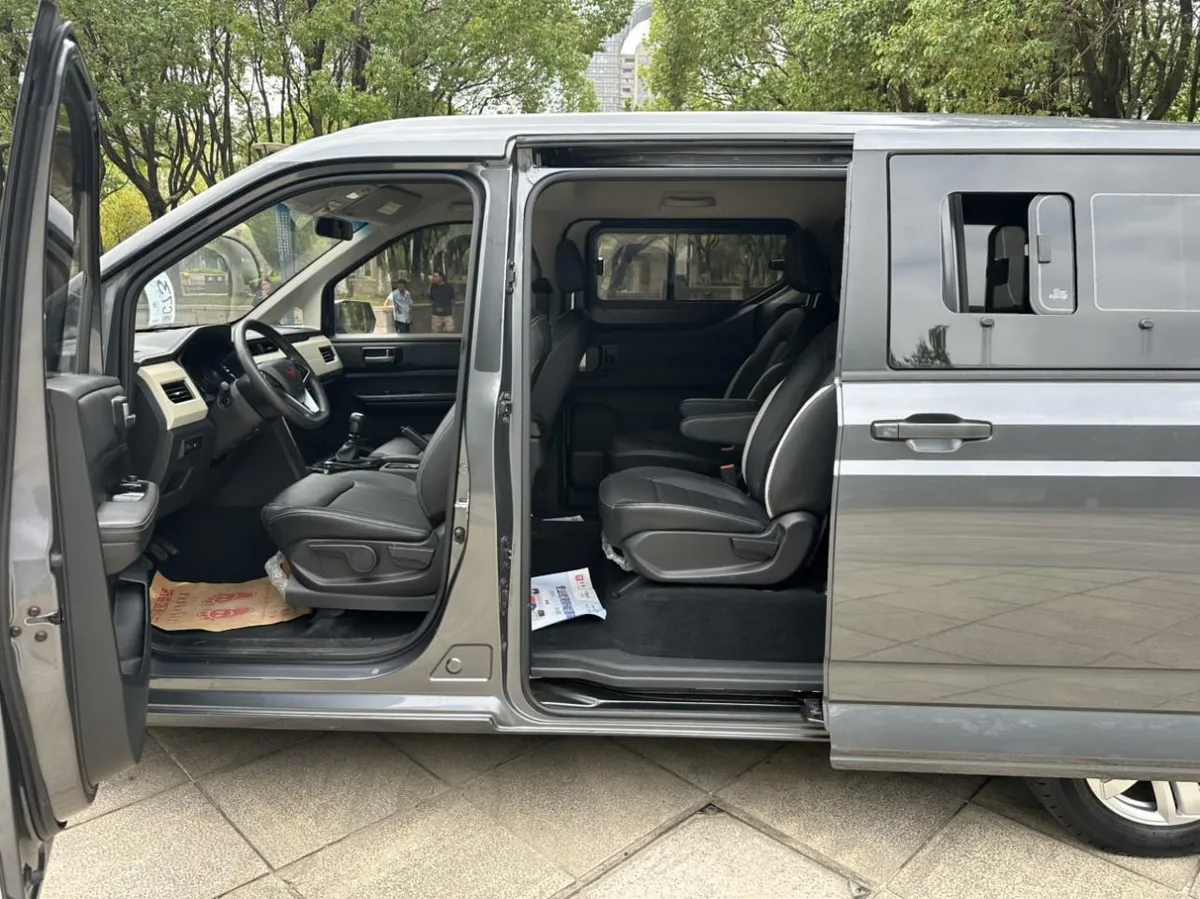 WULING JOURNEY DELUXE EDITION 2023