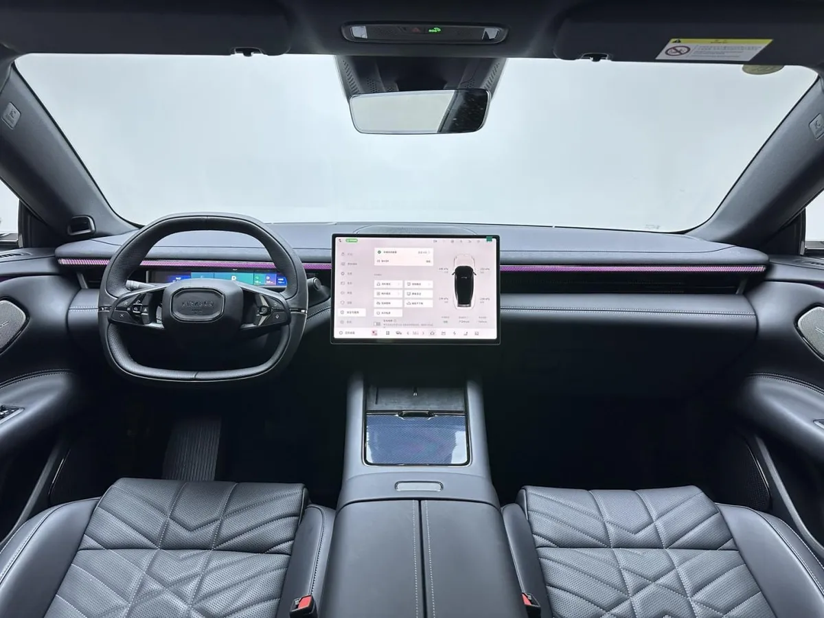 LYNK & CO 10 EM-P 120 AWD 2025
