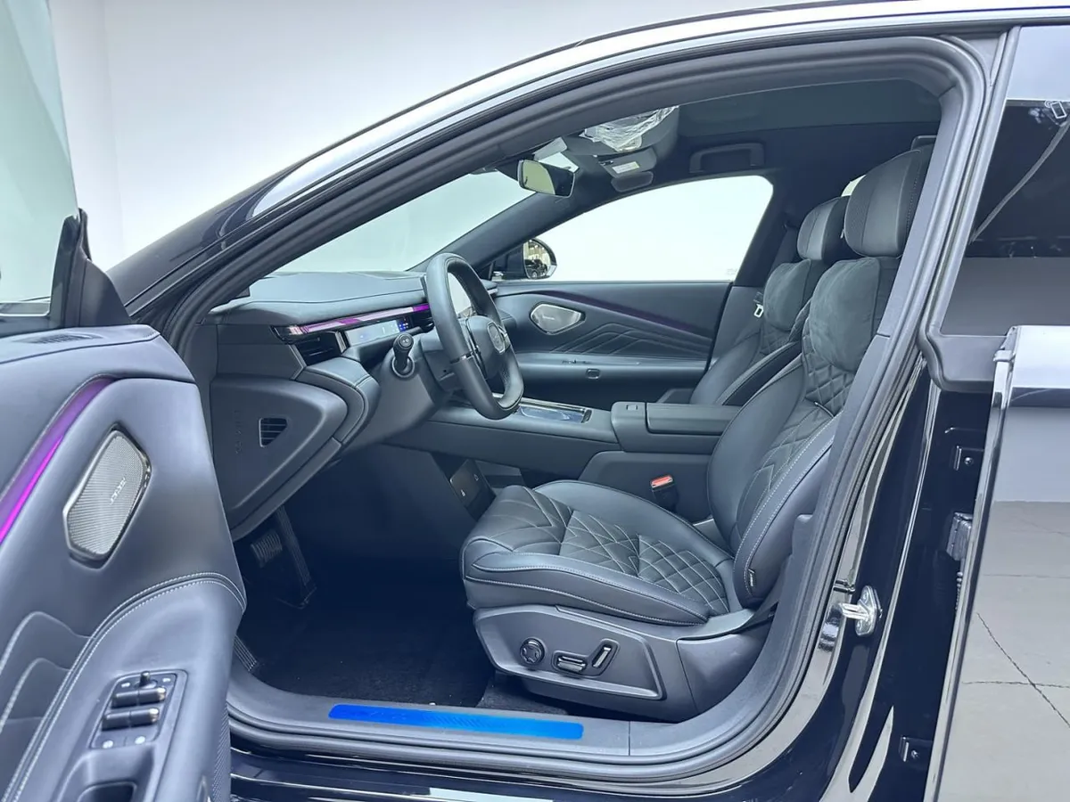 LYNK & CO 10 EM-P 120 AWD 2025