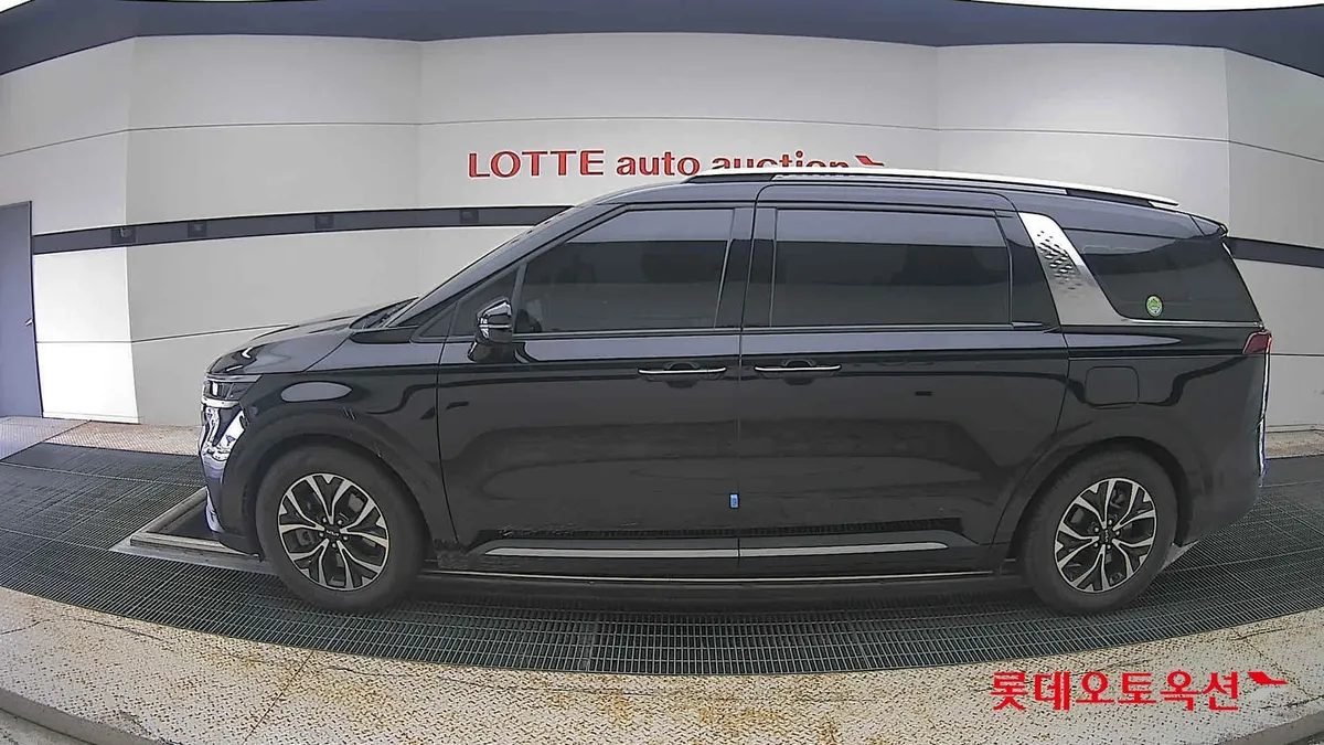 KIA CARNIVAL NOBLESSE 9-SEATER 2022