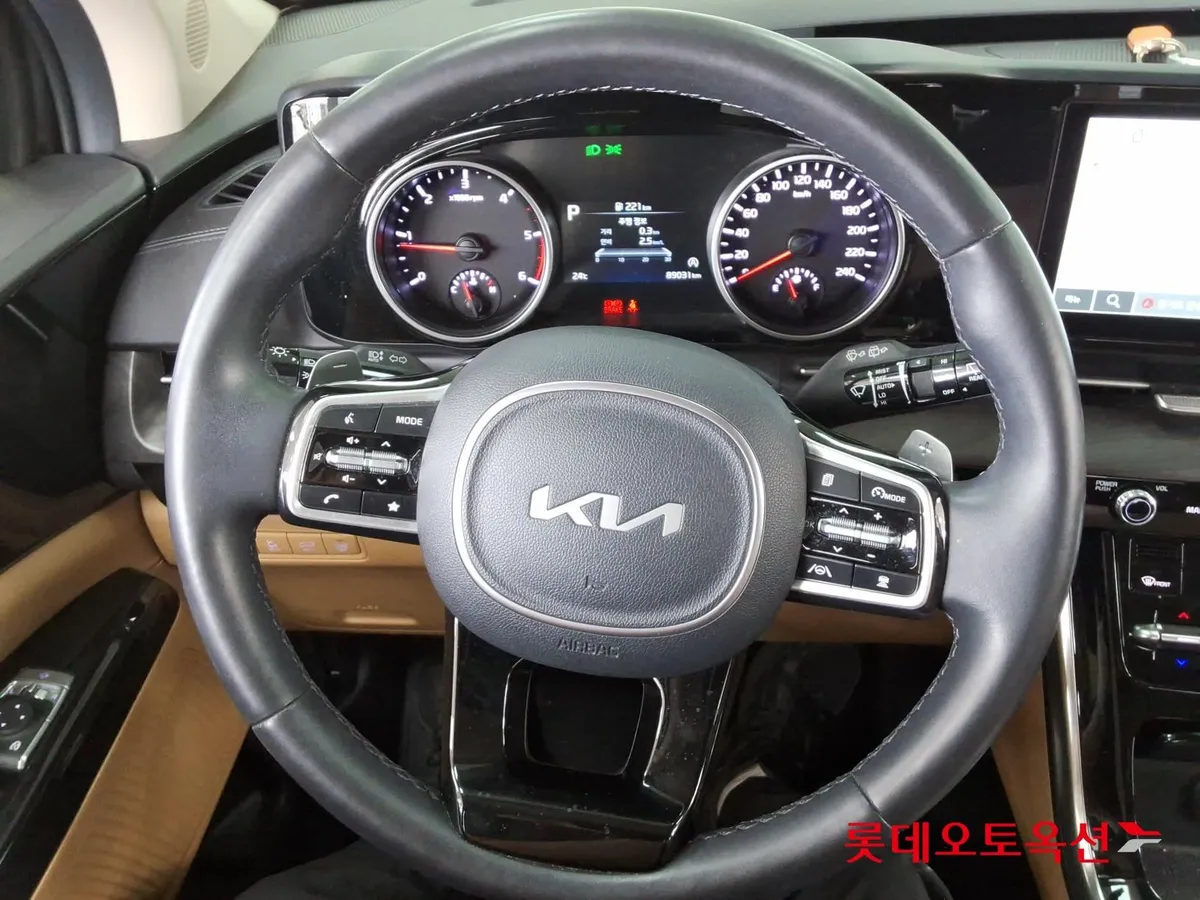 KIA CARNIVAL NOBLESSE 9-SEATER 2022