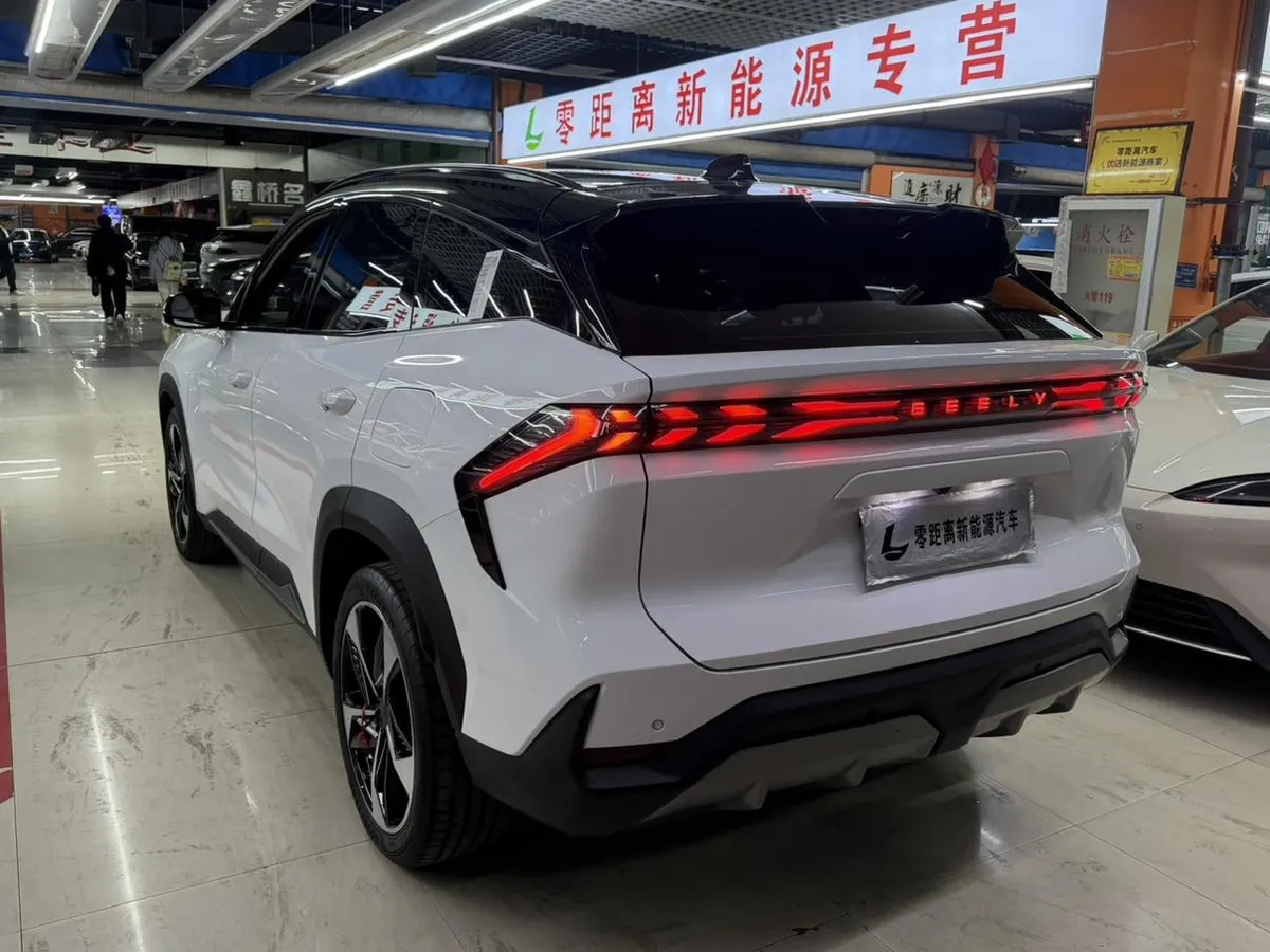 GEELY L7 2023