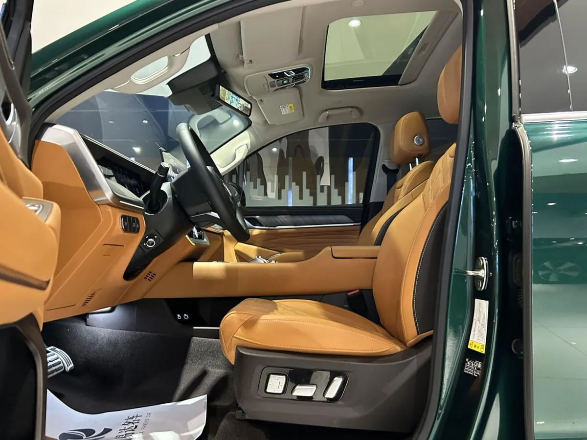 TANK 500 HI4-Z SMART EDITION 2025
