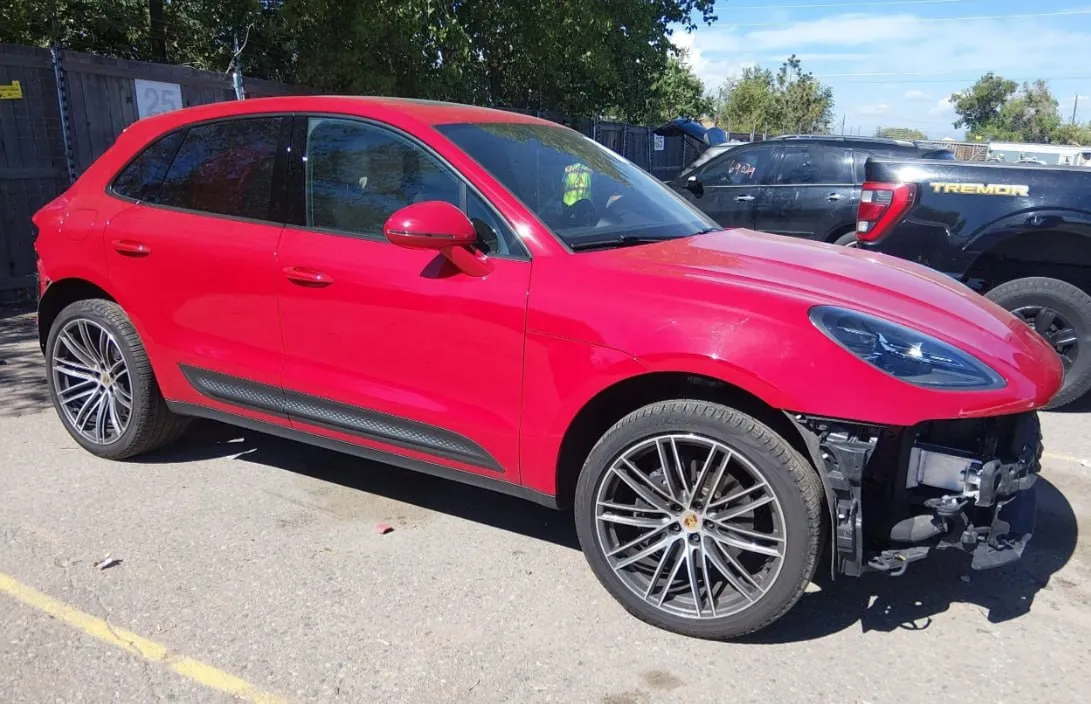 PORSCHE MACAN T 2024