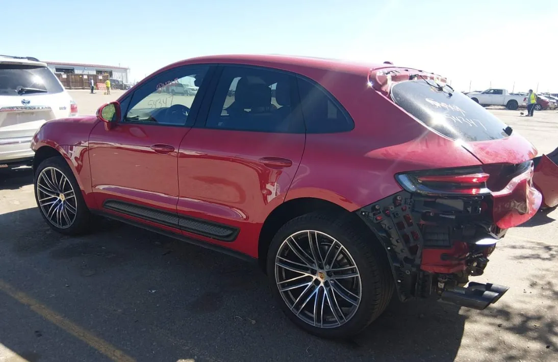 PORSCHE MACAN T 2024