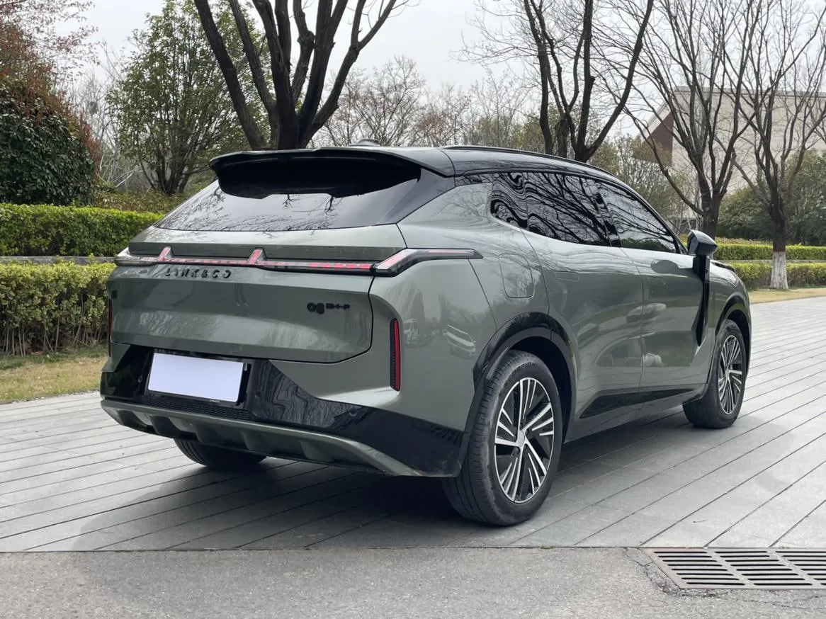 LYNK & CO 08 EM-P 2023