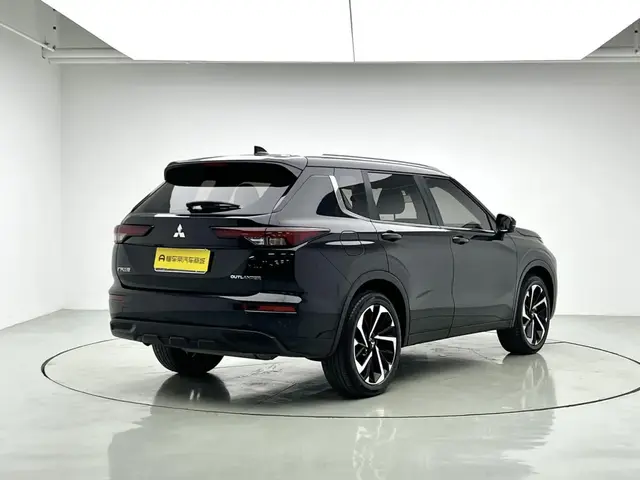 MITSUBISHI OUTLANDER PREMIUM 2023