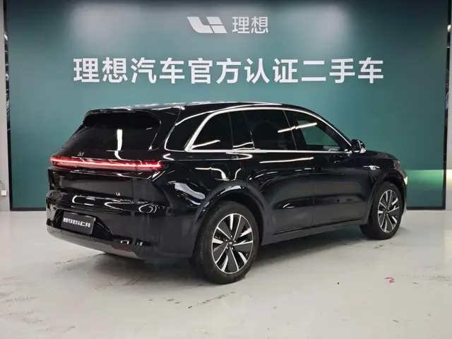LI AUTO L6 2025