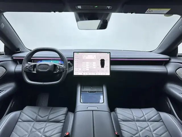 LYNK & CO 10 EM-P 120 AWD 2025