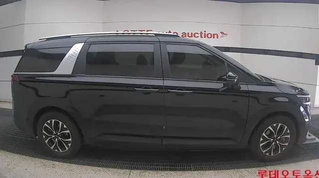 KIA CARNIVAL 2023