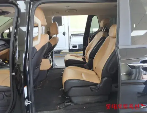 KIA CARNIVAL 2023