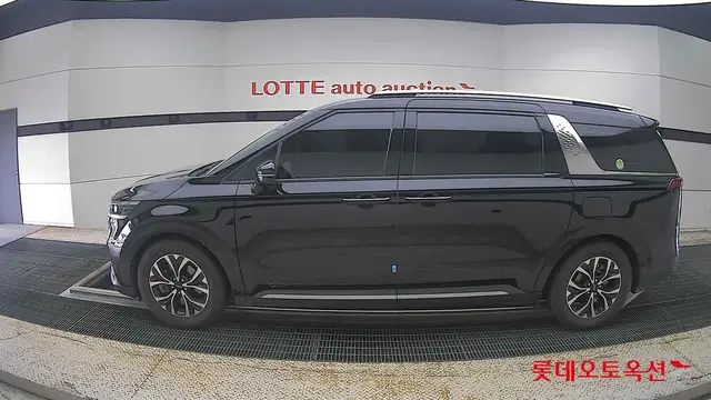 KIA CARNIVAL NOBLESSE 9-SEATER 2022