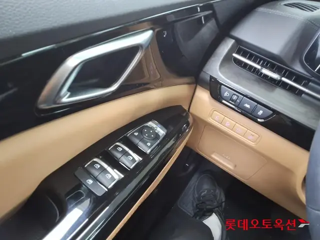 KIA CARNIVAL NOBLESSE 9-SEATER 2022