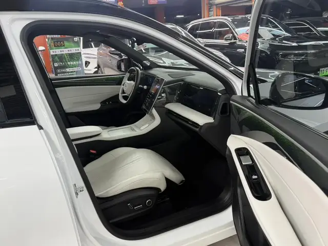 GEELY L7 2023