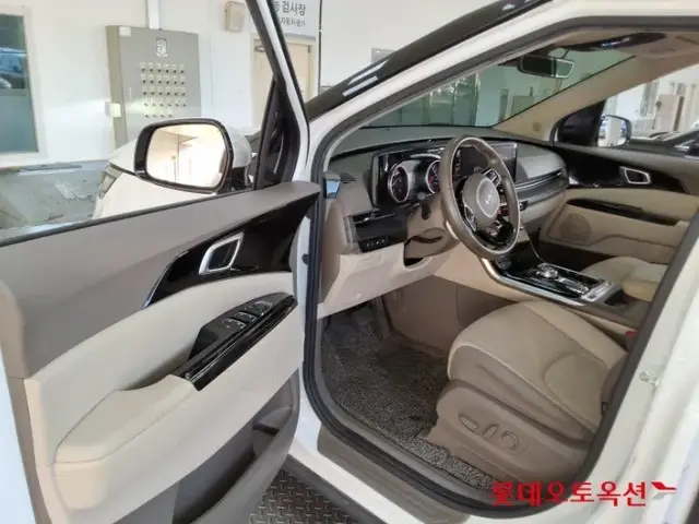 KIA CARNIVAL NOBLESSE 2022
