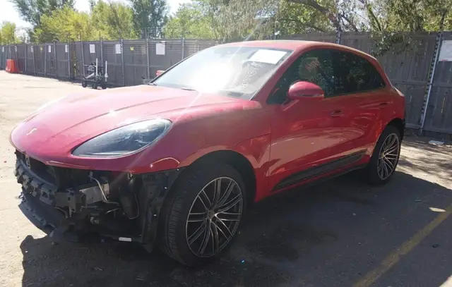 PORSCHE MACAN T 2024