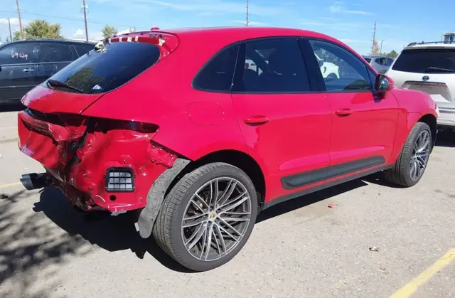 PORSCHE MACAN T 2024