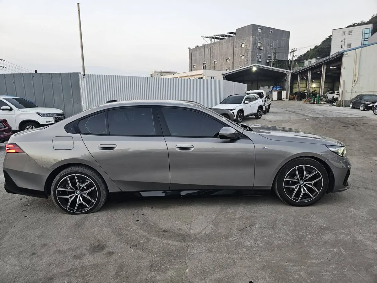 BMW 520I MSPORT 2025
