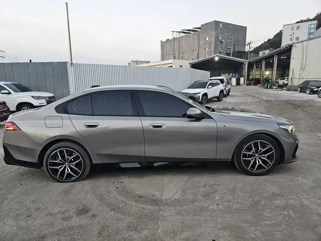 BMW 520I MSPORT 2025