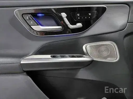 MERCEDES-BENZ GLC300 4MATIC AMG LINE 2023