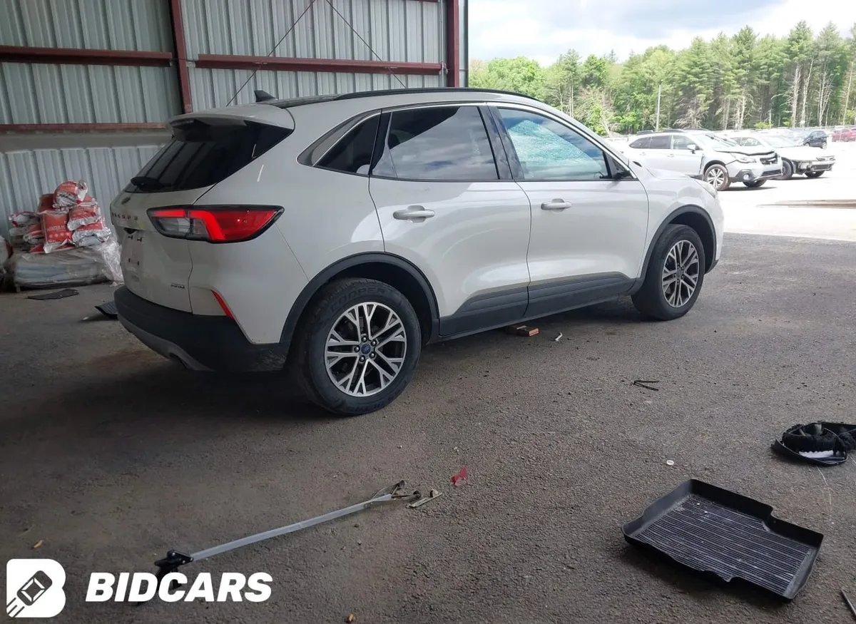 FORD ESCAPE SEL 2022