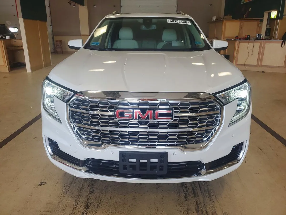 GMC TERRAIN DENALI 2023