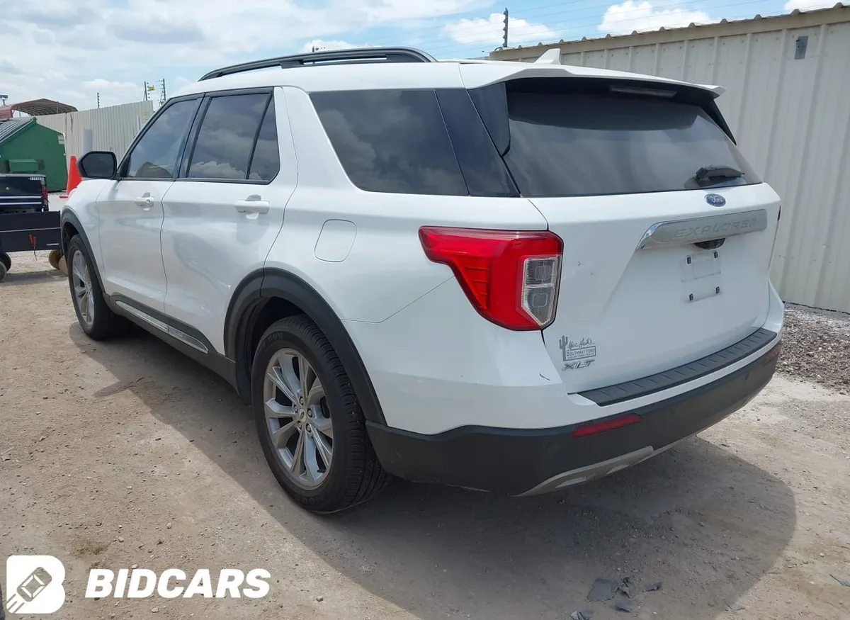 FORD EXPLORER XLT 2023