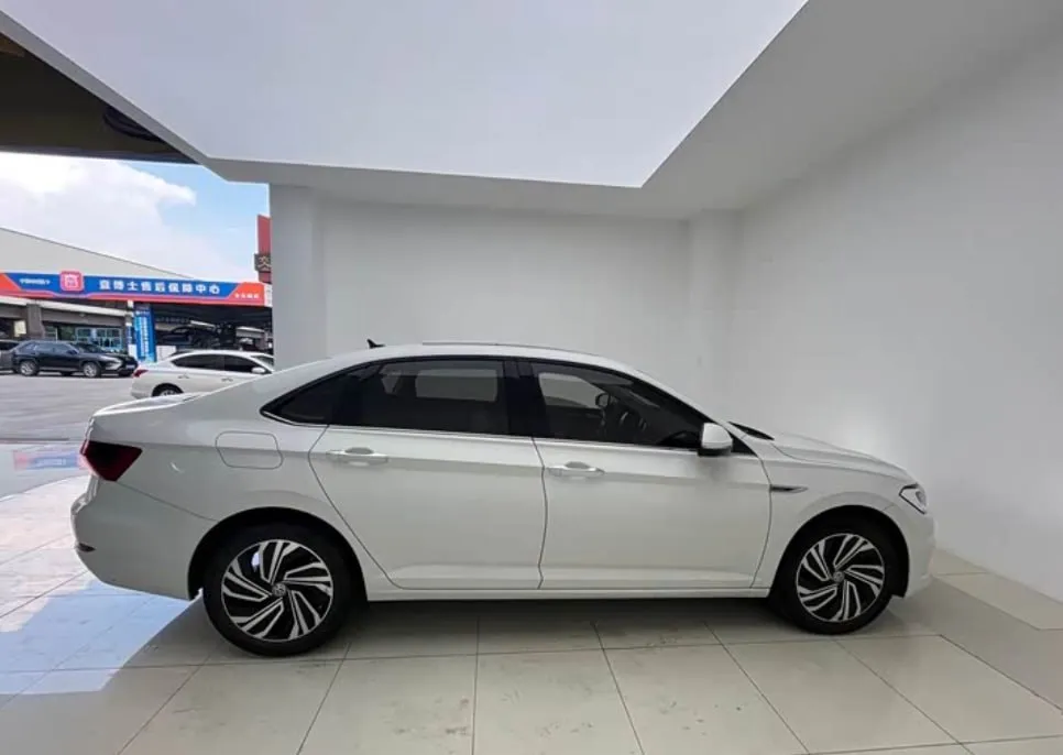 VOLKSWAGEN SAGITAR 2022