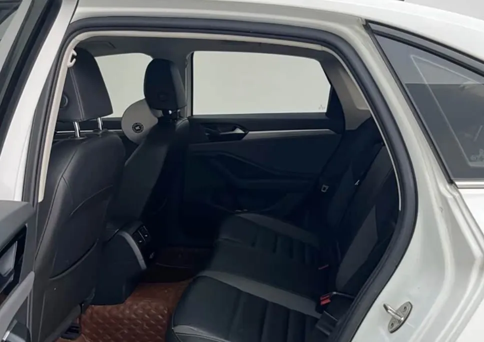 VOLKSWAGEN SAGITAR 2022